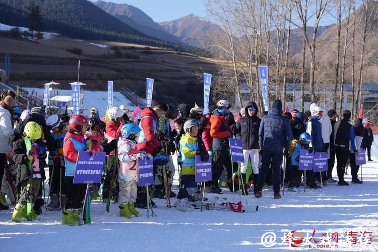 青海省首次将滑雪比赛项目纳入省级运动会 青海省首次将滑雪比赛项目纳入省级运动会